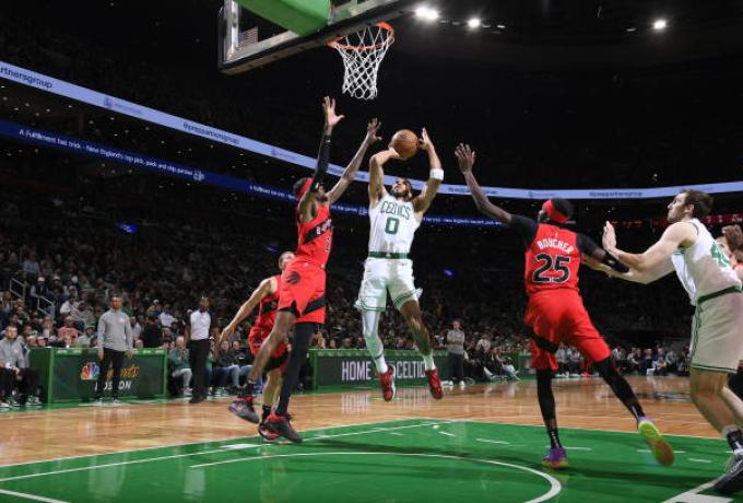 Οι Σέλτικς ισοπέδωσαν τους Ράπτορς